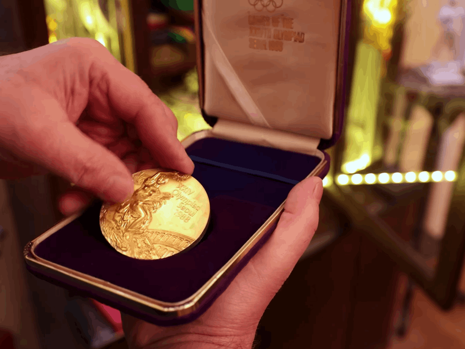 Hungarian Olympic champion's robbed gold medal given back by police