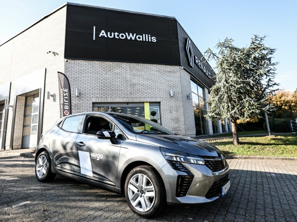 Hungarian car seller AutoWallis concludes historic agreement buying Czech competitor