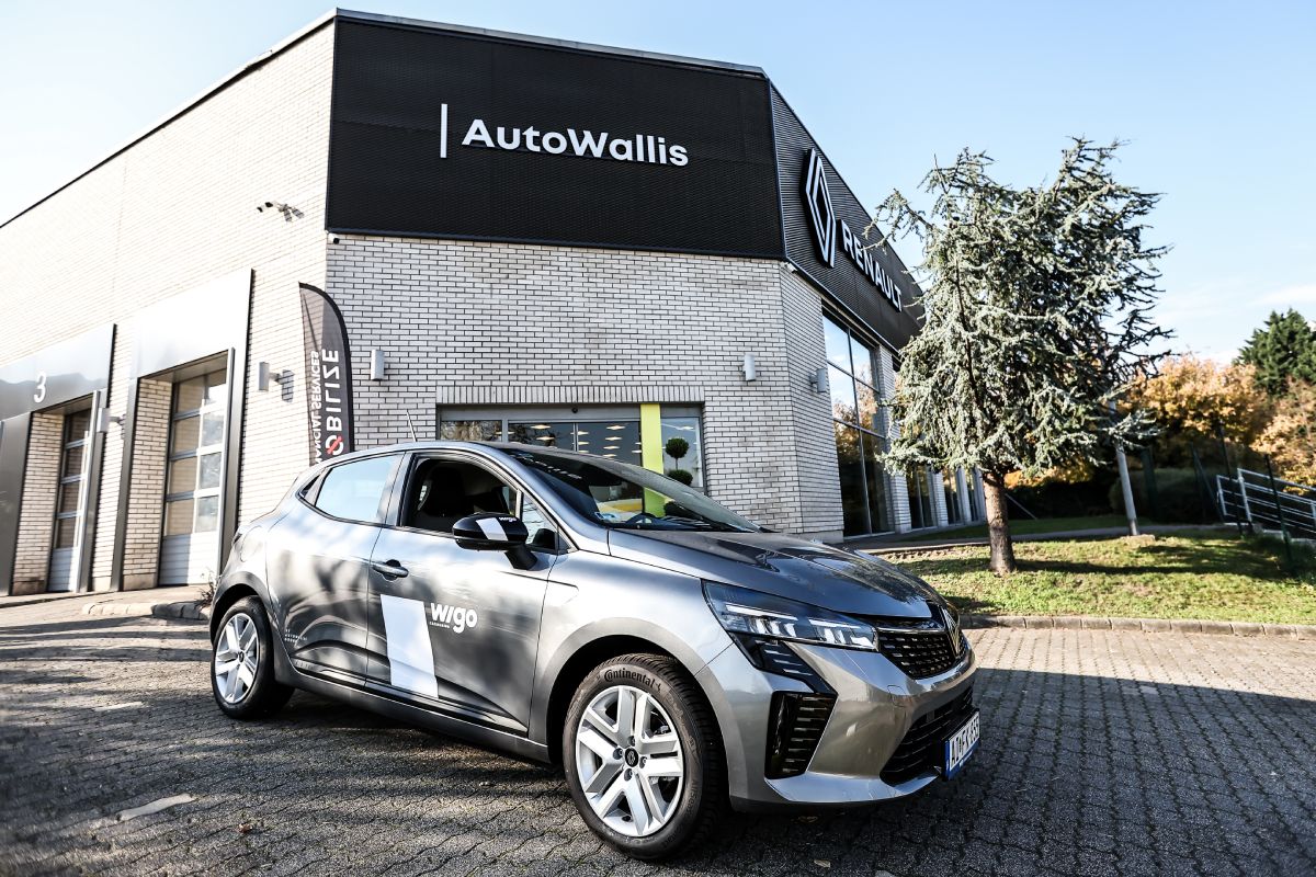 Hungarian car seller AutoWallis concludes historic agreement buying Czech competitor