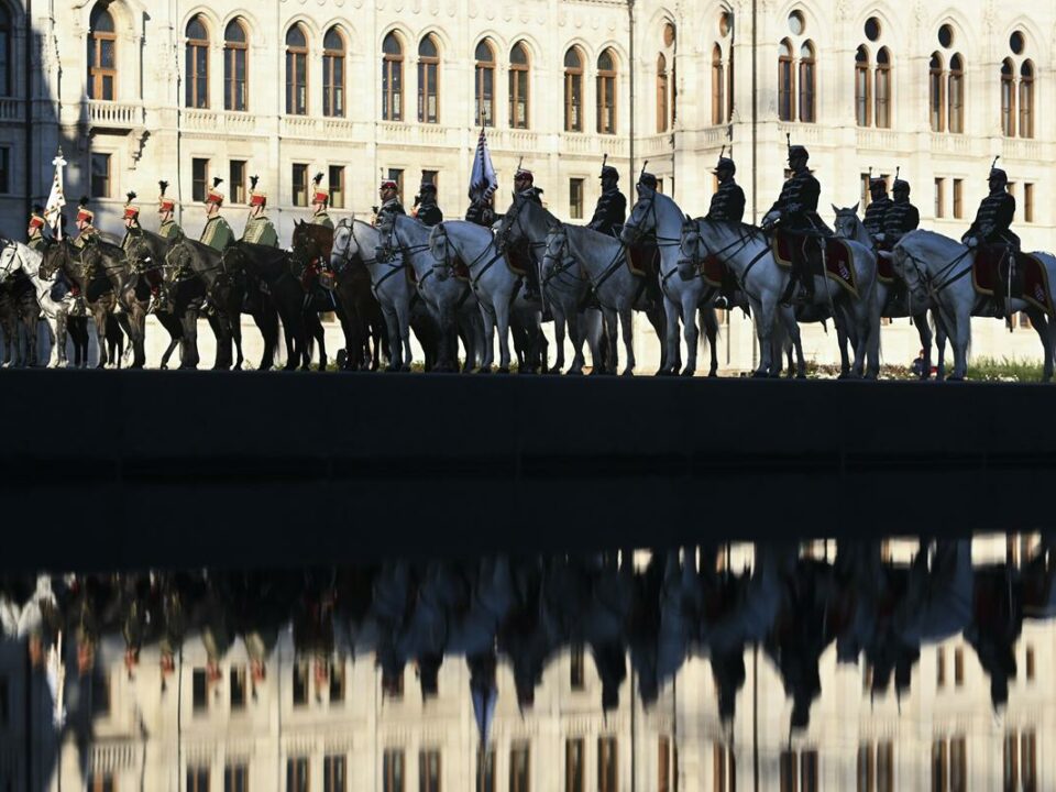 Photos: Hungarian national flag flown at half-mast in front of Parliament