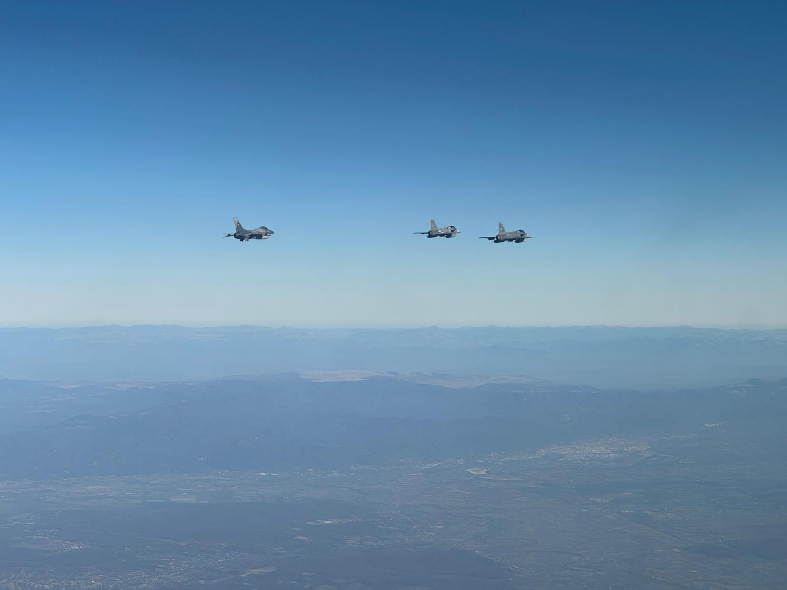 Hungarian pilots intercepted Romanians in Hungarian airspace