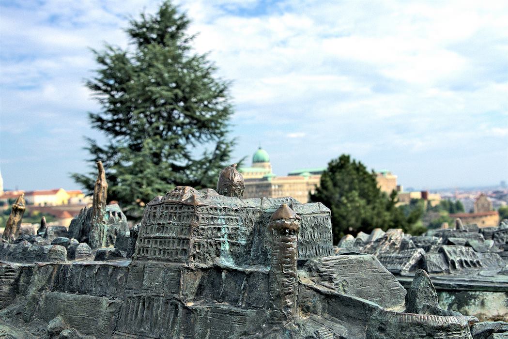 The statue of Prince Buda and Princess Pest