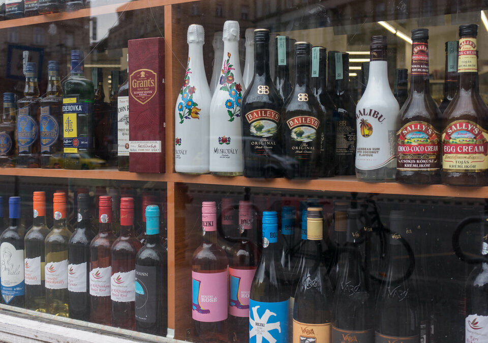 Hungarian government bans alcohol from shop windows