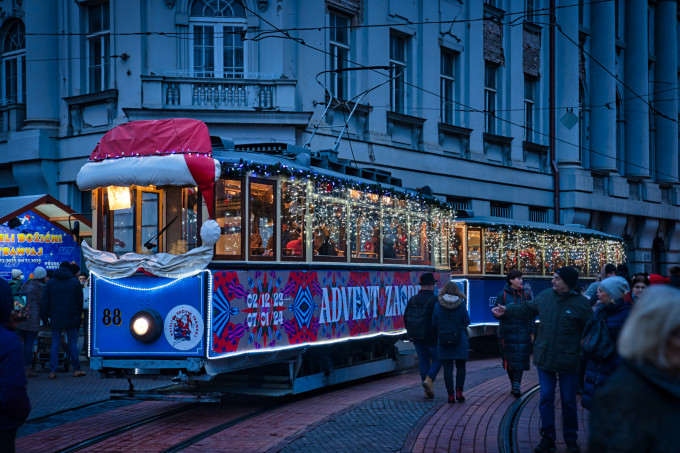 budapest vienna zagreb christmas market máv4