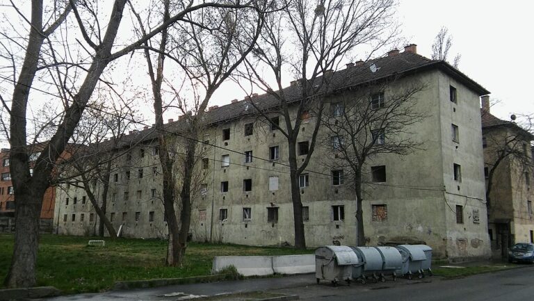 hős street slum budapest