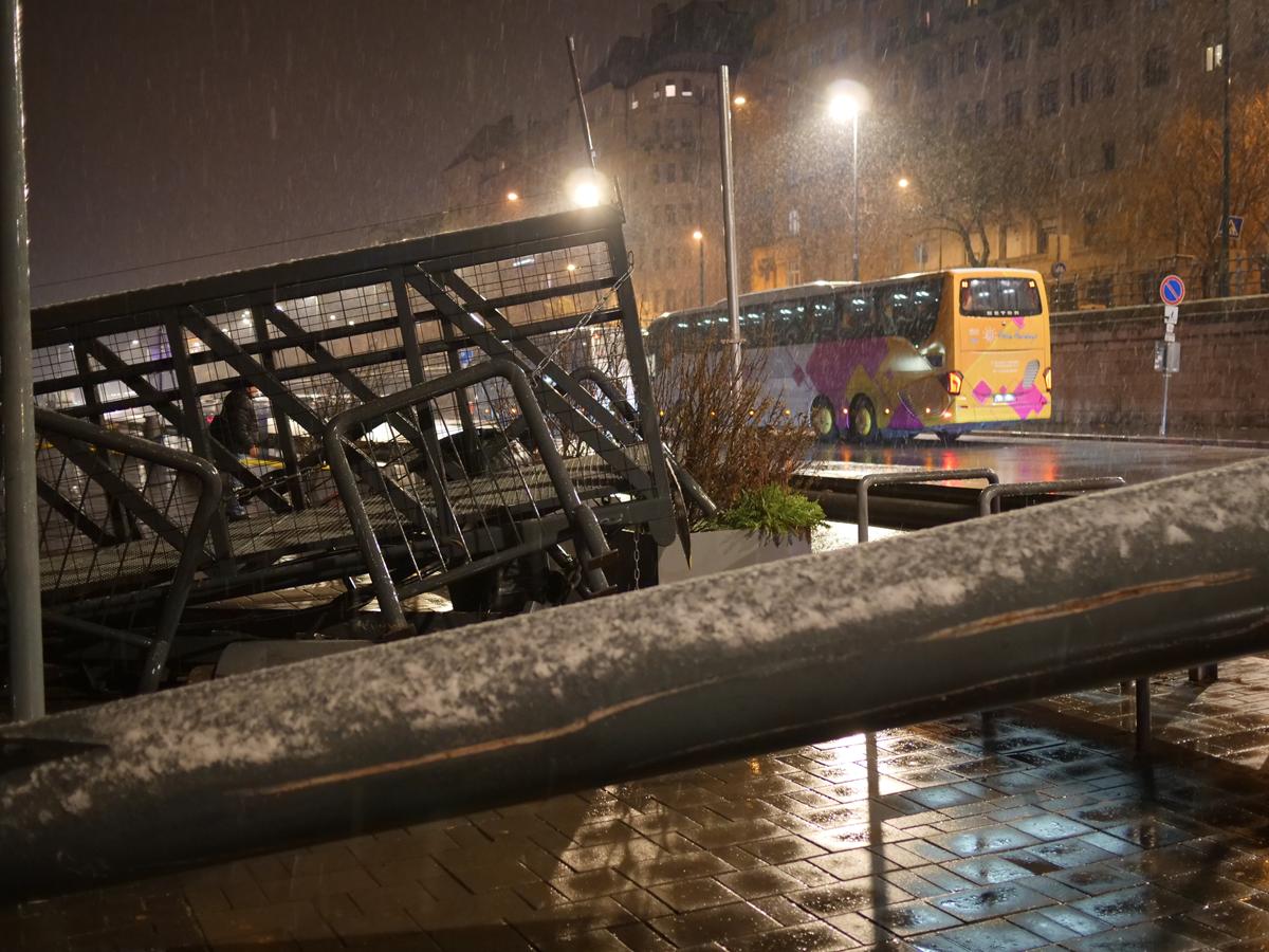 A huge barge has broken free on the Danube near Budapest, damaging several boats. Photo: MTI