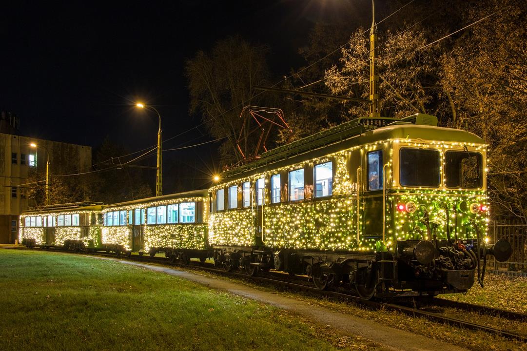 Advent light trains, buses, and HÉV trains carry passengers from today