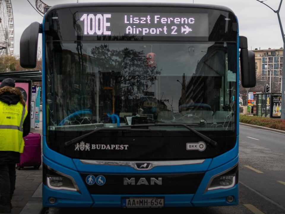 Budapest Airport bus 100E