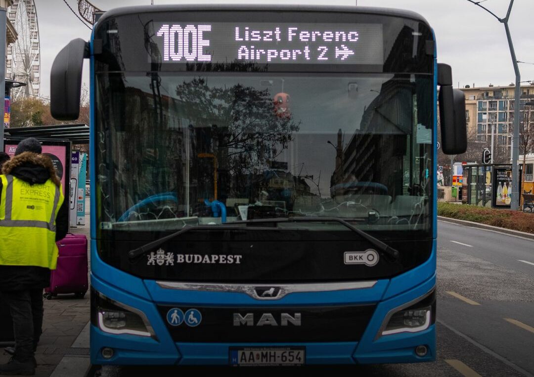 Budapest Airport bus 100E