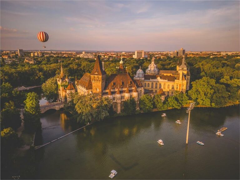 La pista de hielo del parque de la ciudad de Budapest es la segunda más popular de Europa