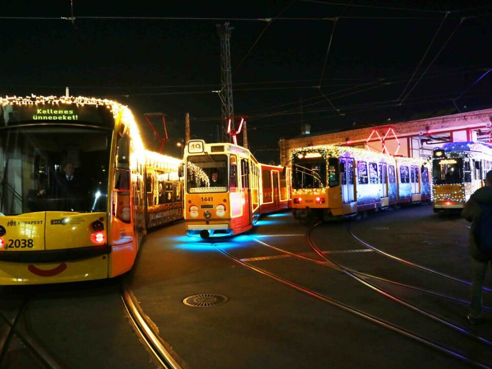 Budapest's festive light fleet kicks off the festive season