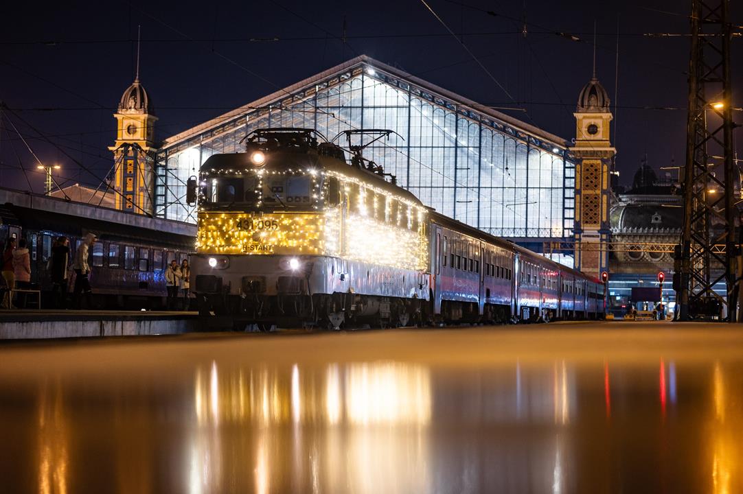 Extensive snowfall covered Hungary, Budapest public transport changed, Budapest-Austria train line collapsed