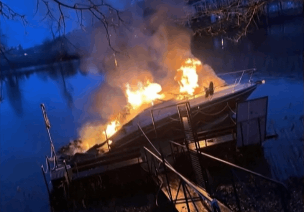 Hungarian boat burned and sank, owner almost died (Copy)