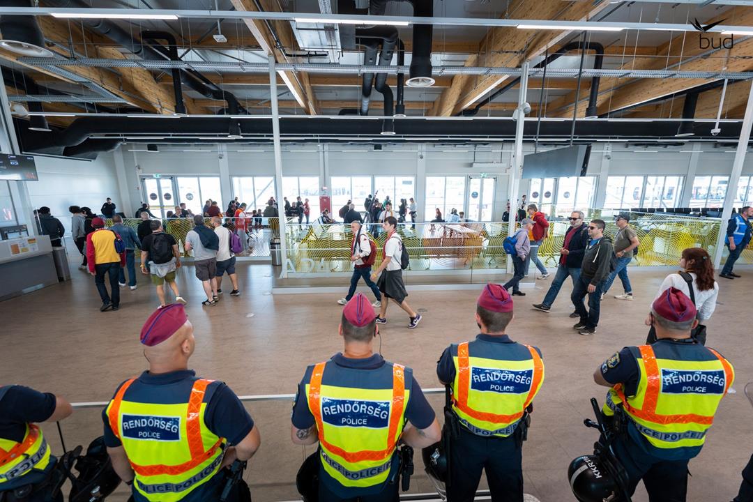 Hungarian police Budapest Airport Wizz Air scuffle (Copy)