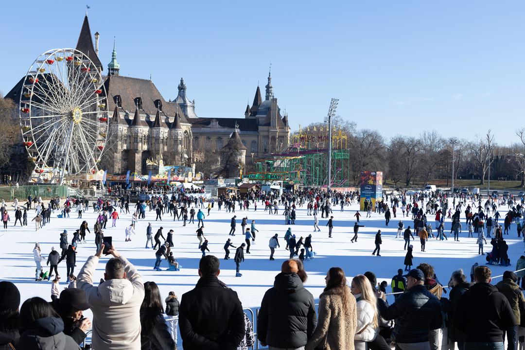 Ice skating Budapest City Park Vajdahunyad castle Hungary news