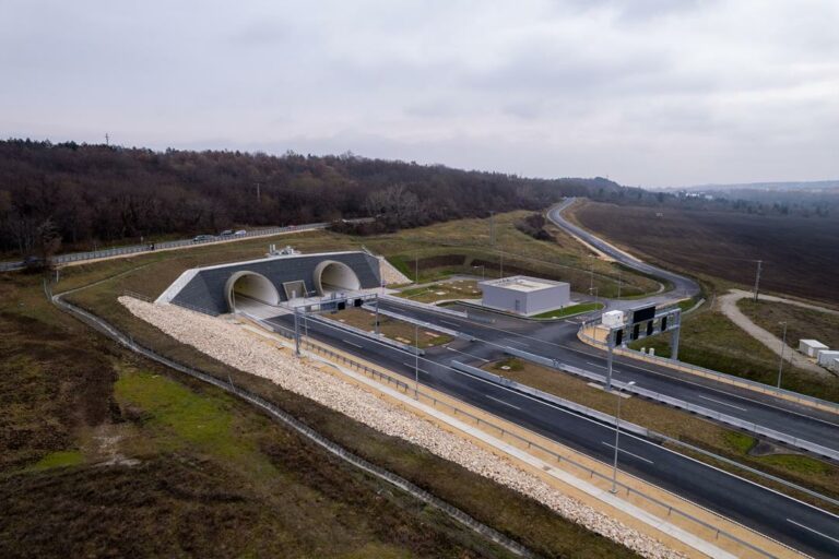 New motorway stretch, twin tube tunnel inaugurated in Hungary