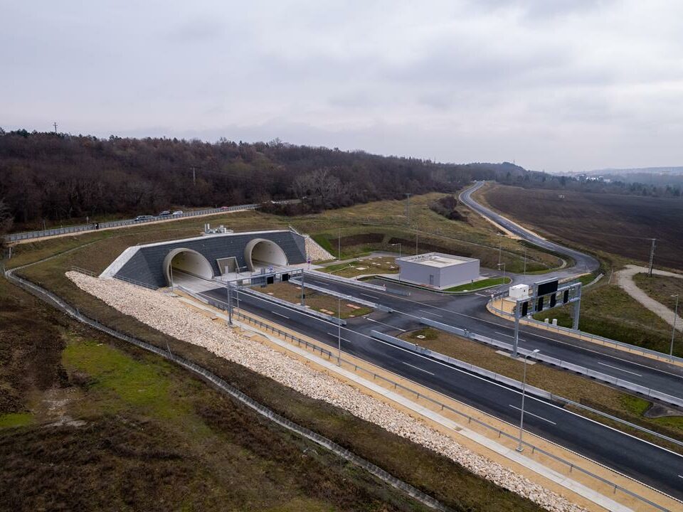 New motorway stretch, twin tube tunnel inaugurated in Hungary