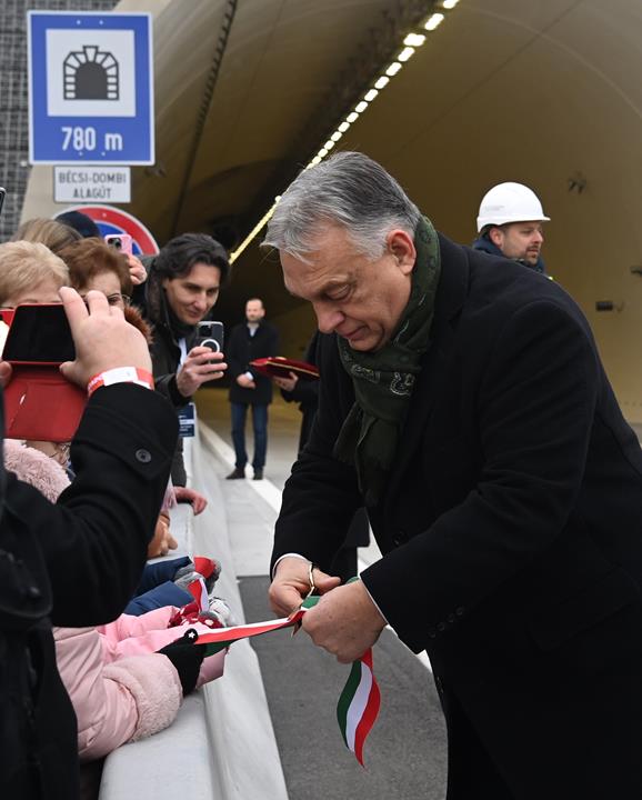 New motorway stretch, twin tube tunnel inaugurated in Hungary