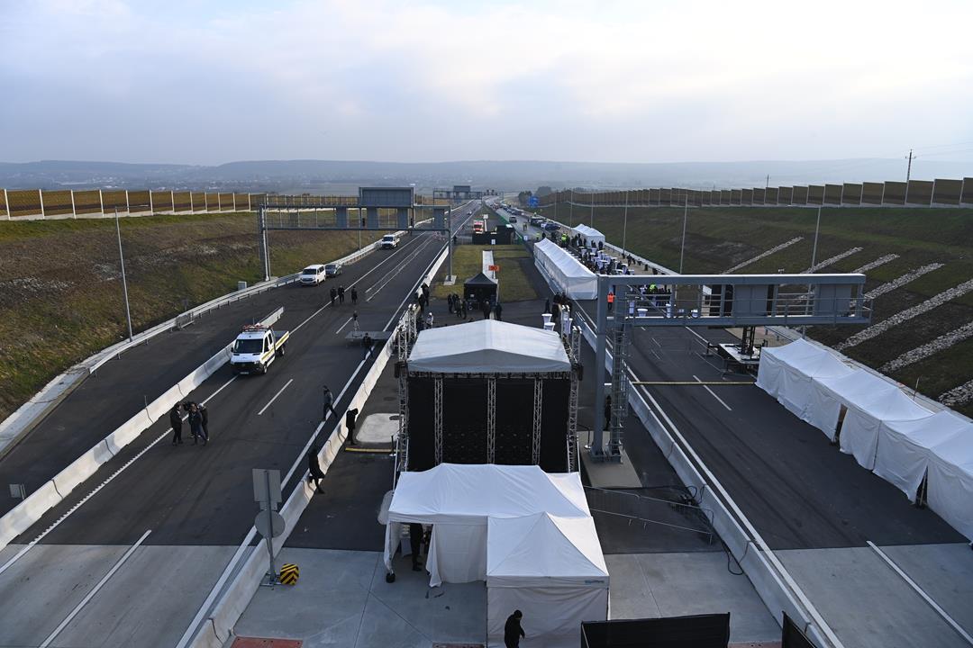 New motorway stretch, twin tube tunnel inaugurated in Hungary