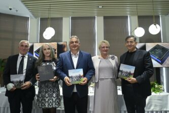 洛林克·梅萨罗斯和总理维克托·奥尔班最富有的匈牙利人