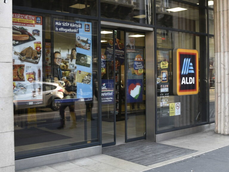 aldi retail chain shopping