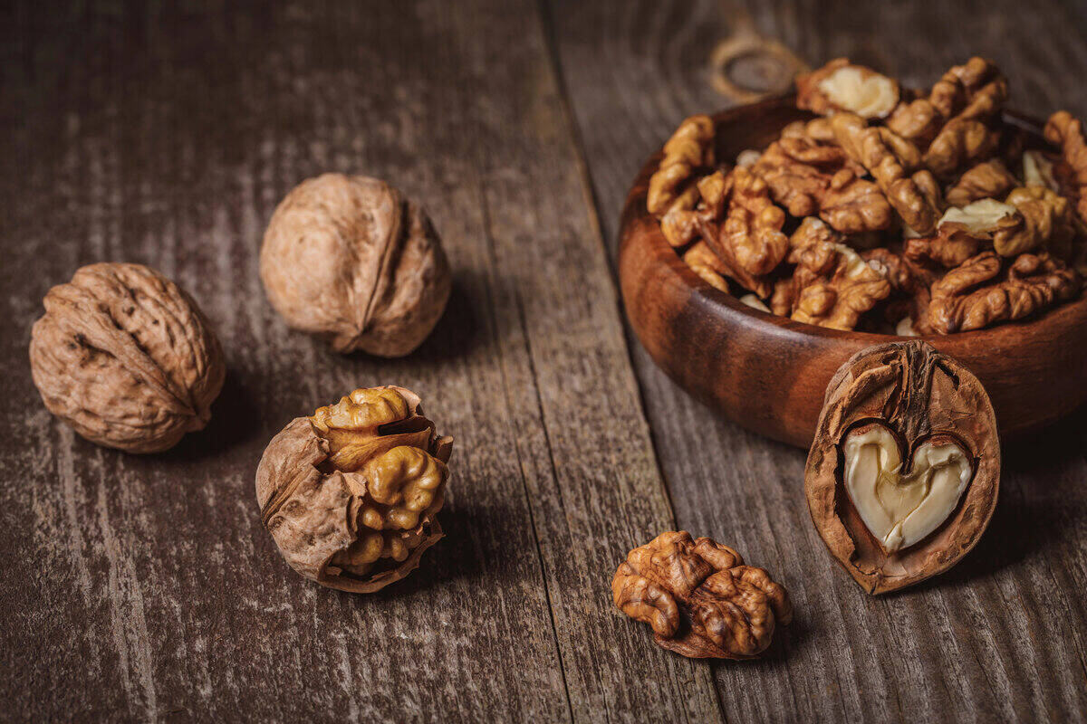 walnuts Hungarian folklore