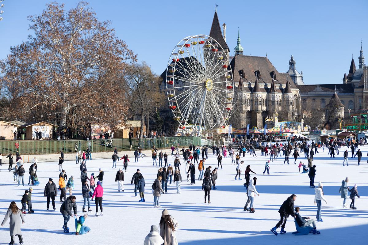 Budapest city park városliget ice skating