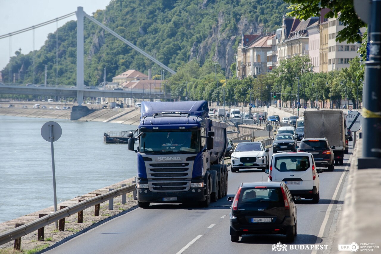 buda lower embankment reduced speed limit bkk (1)