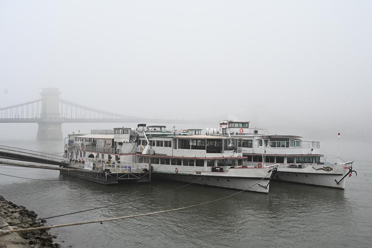 danube fog budapest