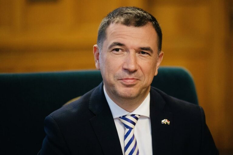 Excelentísimo Señor Delfín Pllana, Embajador de la República de Kosovo en Hungría 1