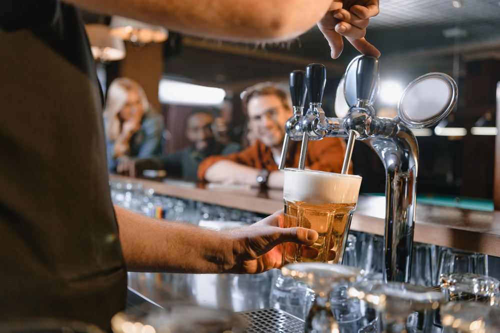 Budapest bar tourist scam beer