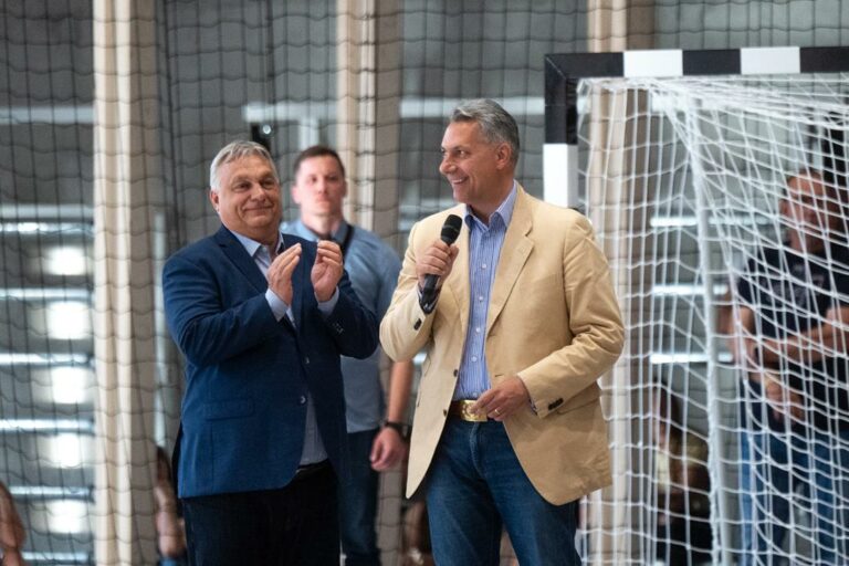 János Lázár y Viktor Orbán tictac en Fidesz