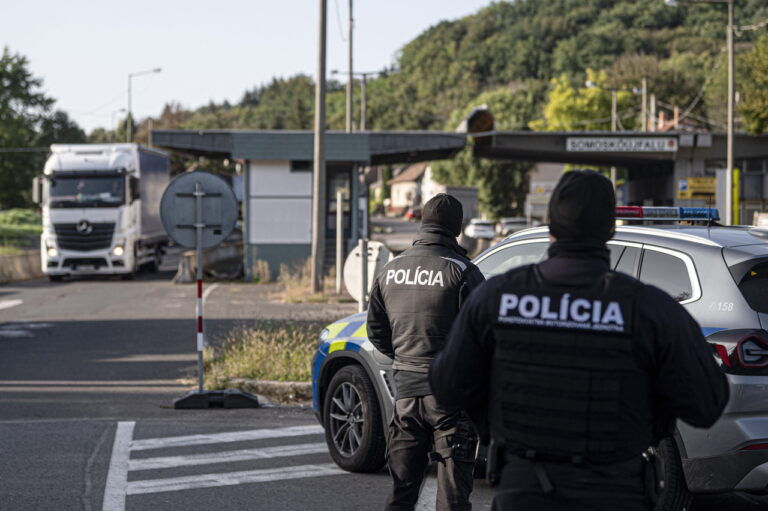 La Slovaquie ferme sa frontière