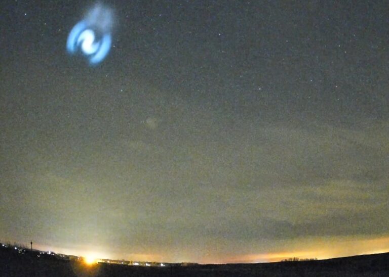 Voici comment la fusée d'Elon Musk a brillé dans le ciel hongrois - VIDÉO