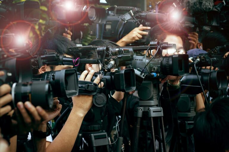 medios de prensa de cámara