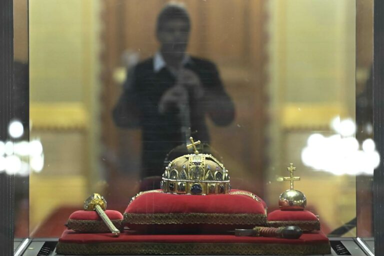 holy crown Hungary parliament budapest