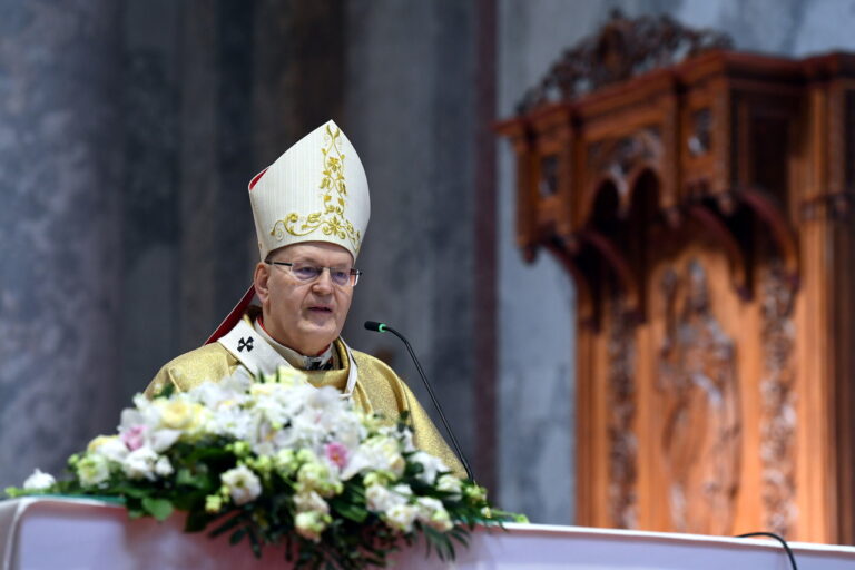 Péter Erdő Papa Húngaro Novo
