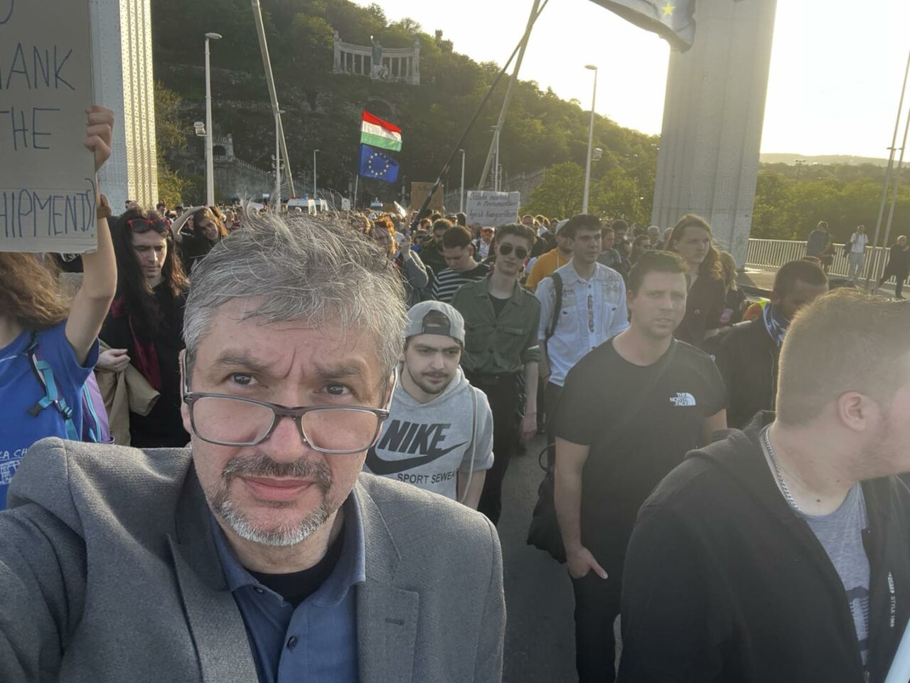 Demonstration in Budapest Elisabeth Bridge