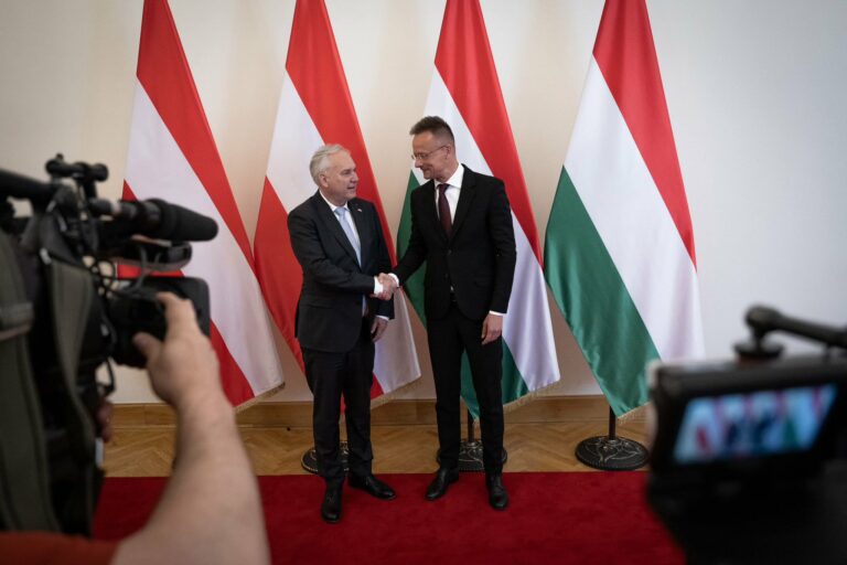 ハンガリー外相、ブダペストでオーストリア国民議会のローゼンクランツ議長と会談