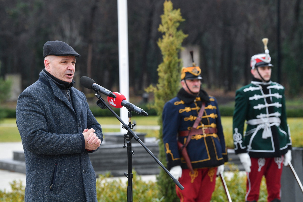 László Töll expats traitors Hungarians