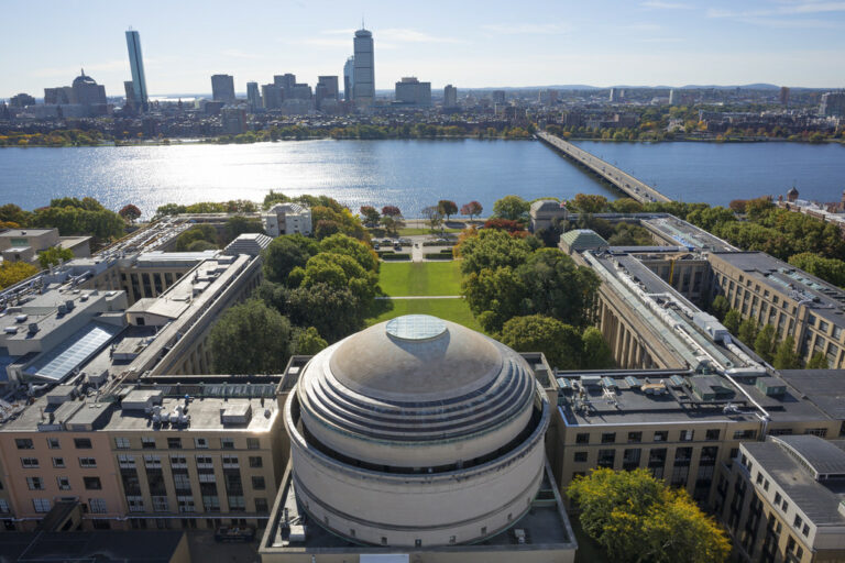 Estudante do Instituto de Tecnologia de Massachusetts do MIT