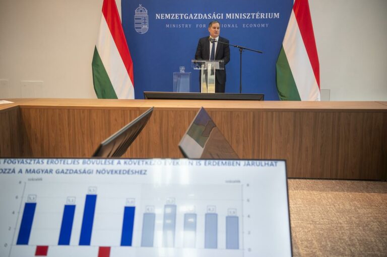 Ministro márton nagy déficit hungría