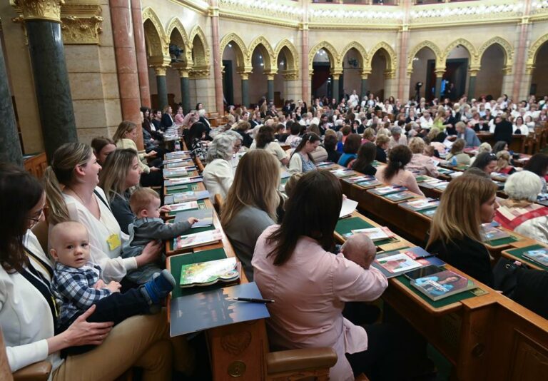 Mothers with their babies gathered in the Hungarian Parliament