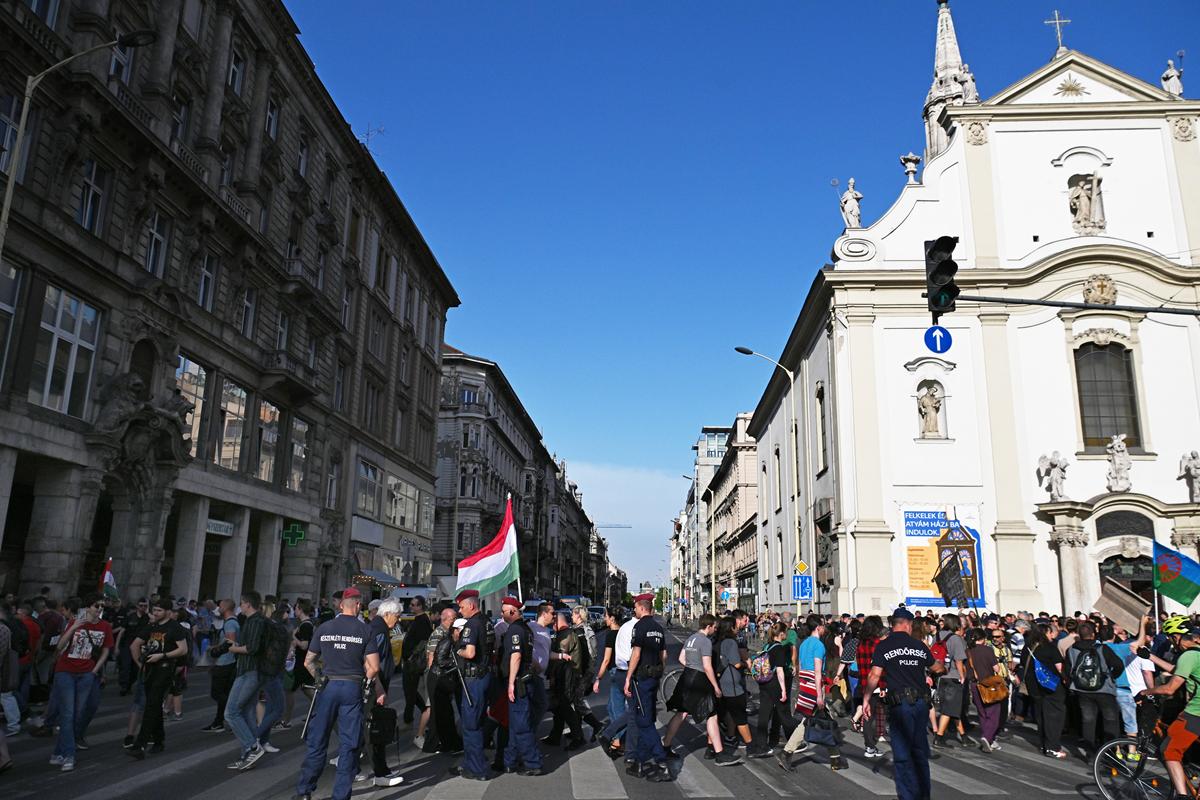 Protest in Hungary interrupted: police quickly stop anti-Orbán government demonstration