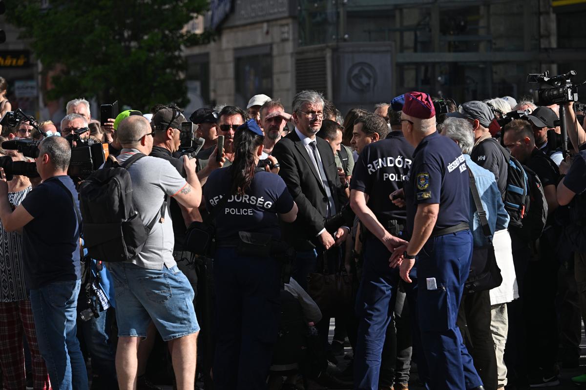 Protest in Hungary interrupted: police quickly stop anti-Orbán government demonstration. Photo: MTI