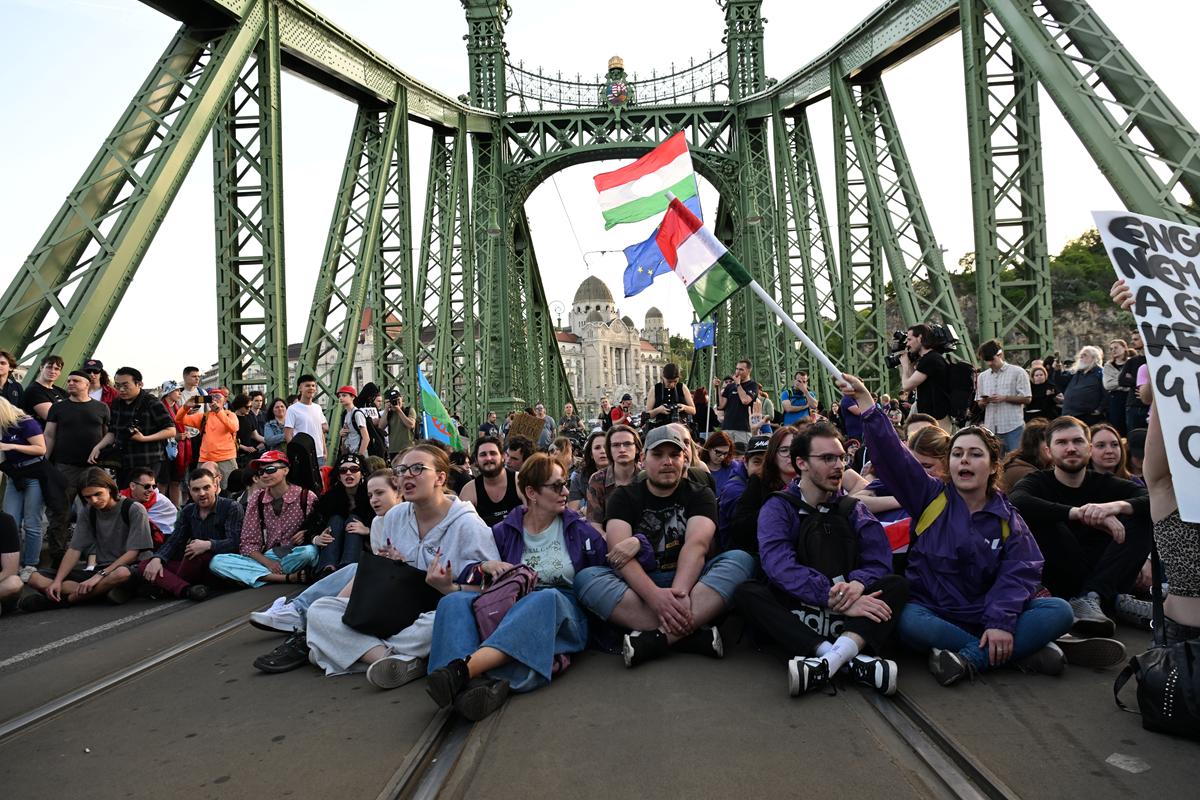 The Supreme Court is taking political orders from Orban, protesters say 