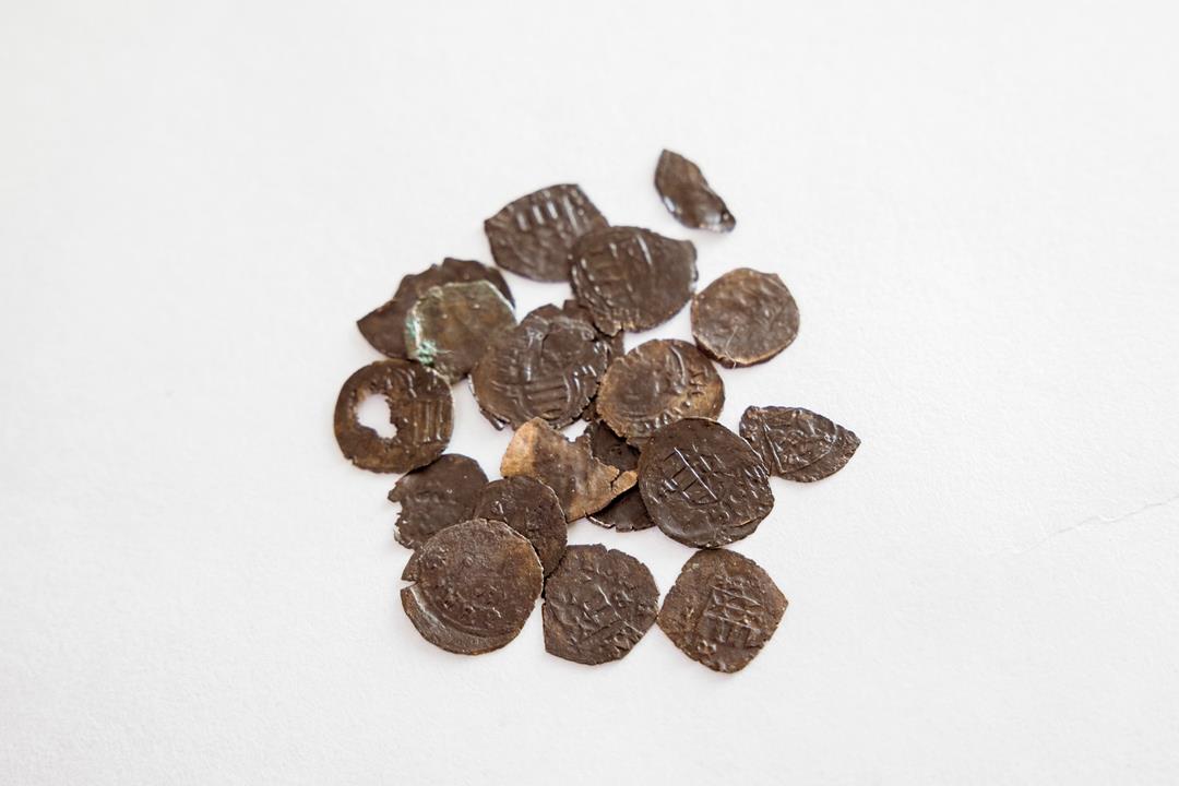 Sensational artefacts recovered from 14-15th century house cellar under Budapest's Royal Palace