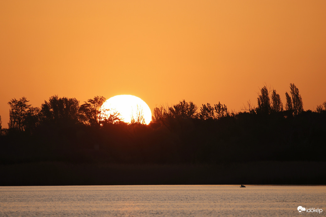Răsărit în Balatonfenyves vara în Ungaria