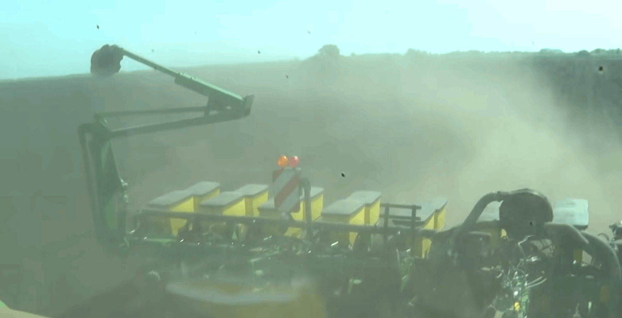 Hungarian farmers Mediterranean crops bone-dry soil