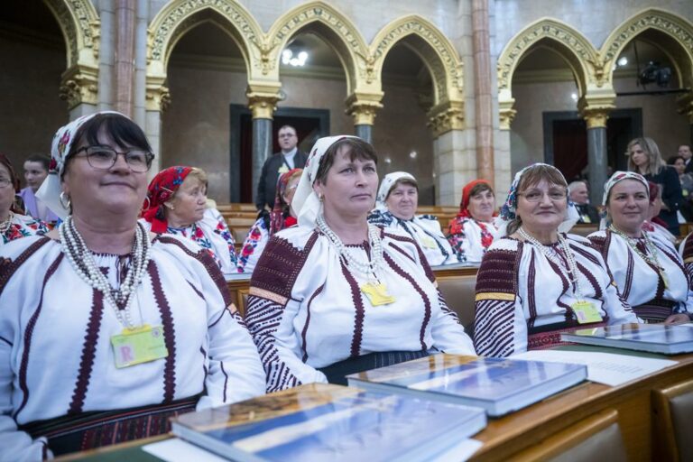 Csángó Hungarians in the Parliament Hungary news